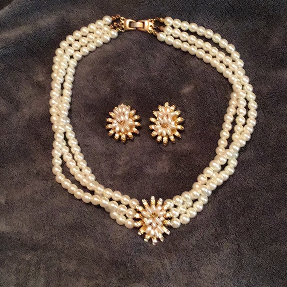 Pearl Necklace and Matching Clipon Earrings